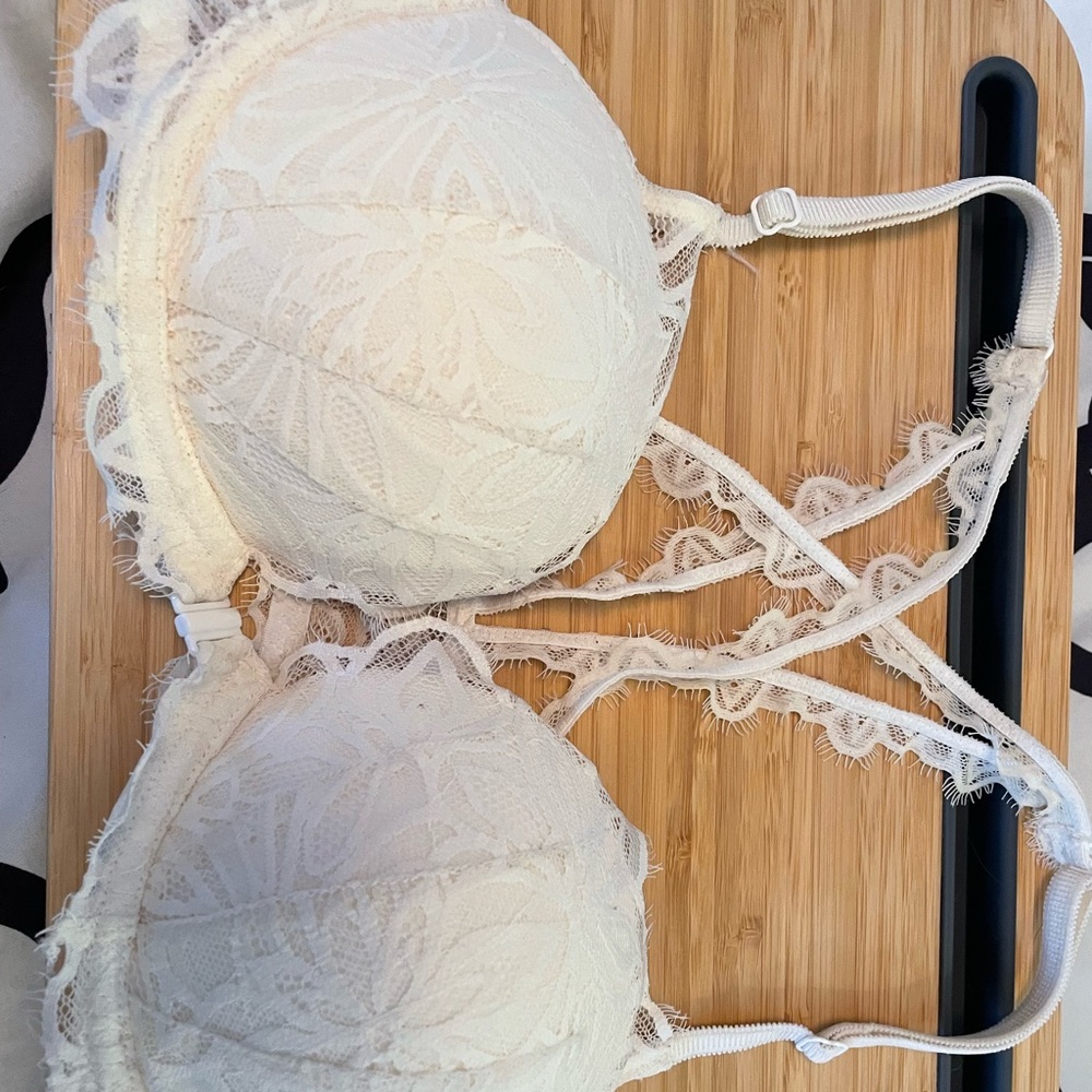 Lace strappy front clasp push up date bra